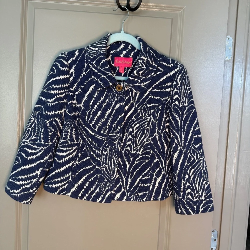 Lilly Pulitzer Navy White Zebra Leaf Print Cropped Blazer Jacket Size 2